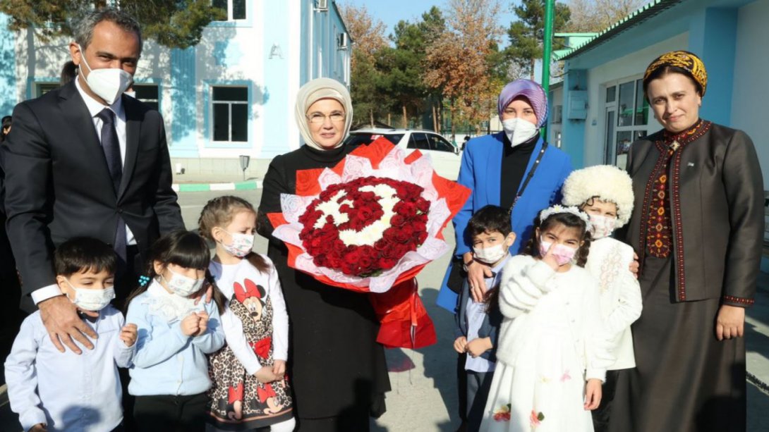 EMİNE ERDOĞAN AND MINISTER ÖZER VISIT TURKMEN-TURKISH SCHOOL IN ASHGABAT