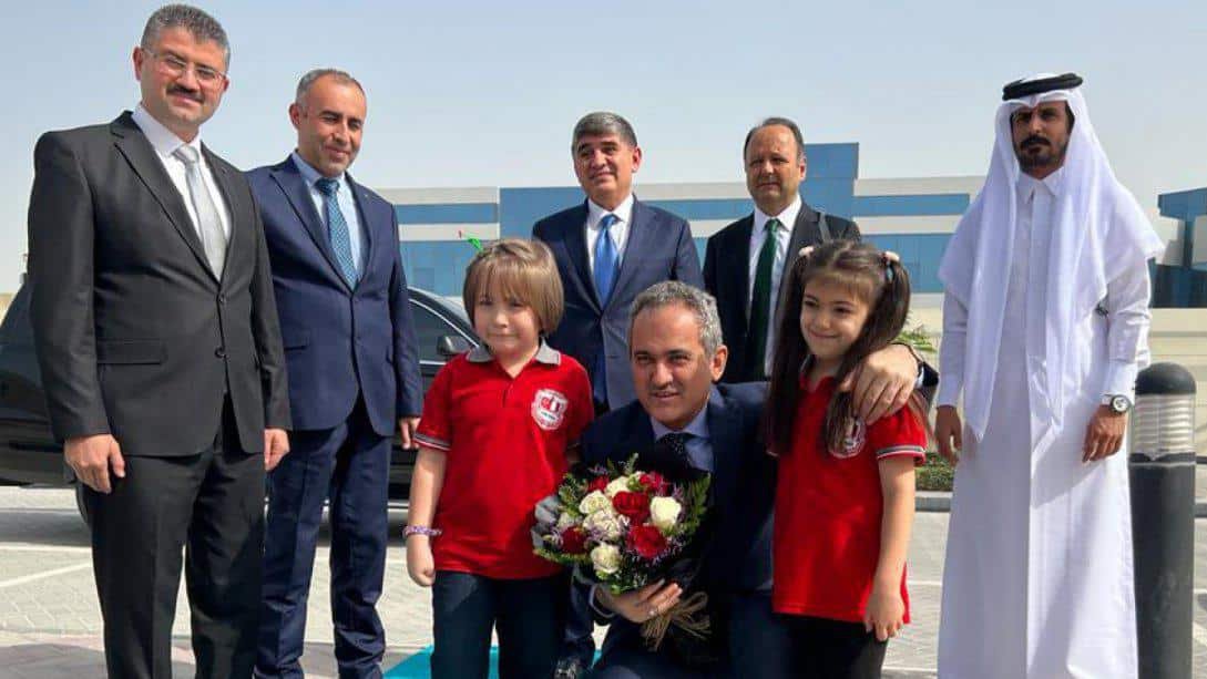 MINISTER ÖZER VISITS TURKISH SCHOOL IN QATAR