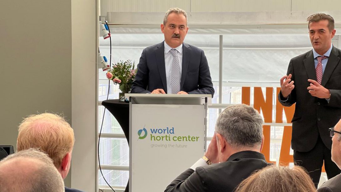 MINISTER ÖZER VISITED WORLD HORTI CENTER WHERE INNOVATIVE AGRICULTURE METHODS ARE PRACTICES IN HOLLAND