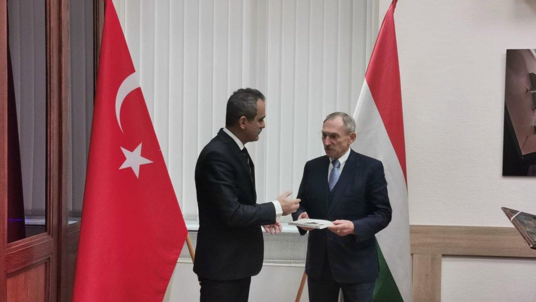 MINISTER OZER MEETS WITH MINISTER OF INTERIOR OF HUNGARY SANDOR PINTER