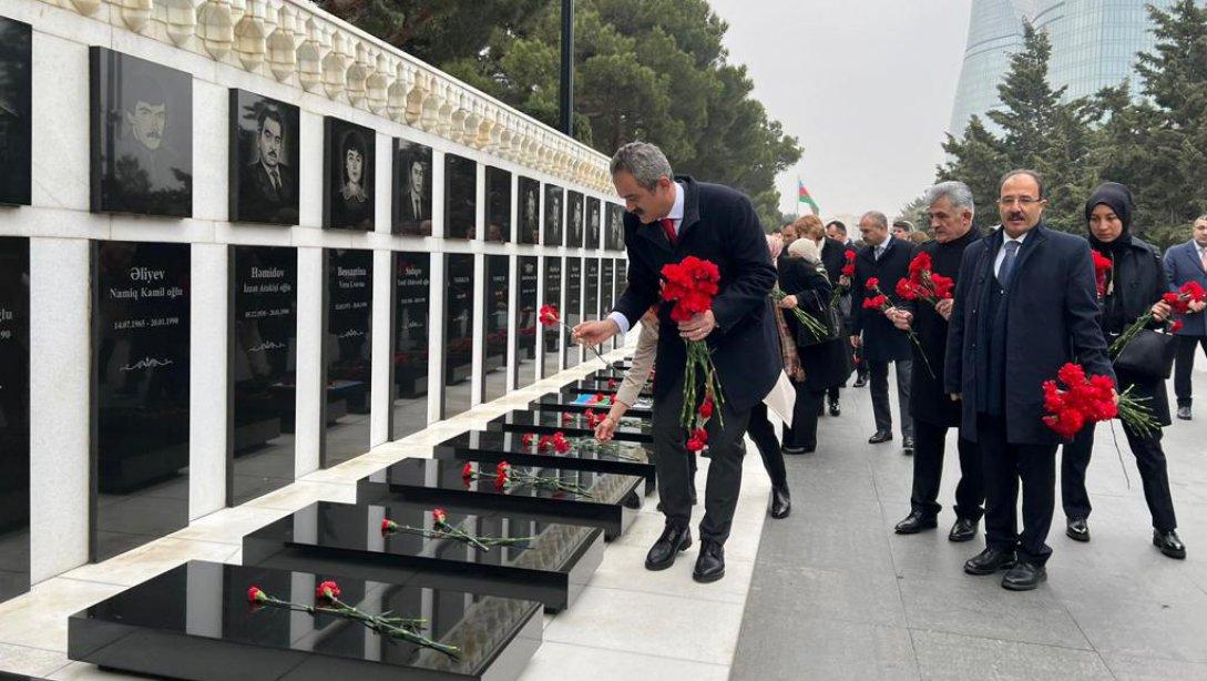 MINISTER OZER VISITED BAKU TURKISH MARTYRS MEMORIAL