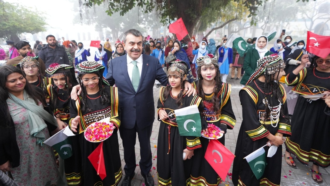 MINISTER TEKİN VISITS KINNAIRD HIGH SCHOOL FOR GIRLS IN LAHORE, PAKISTAN